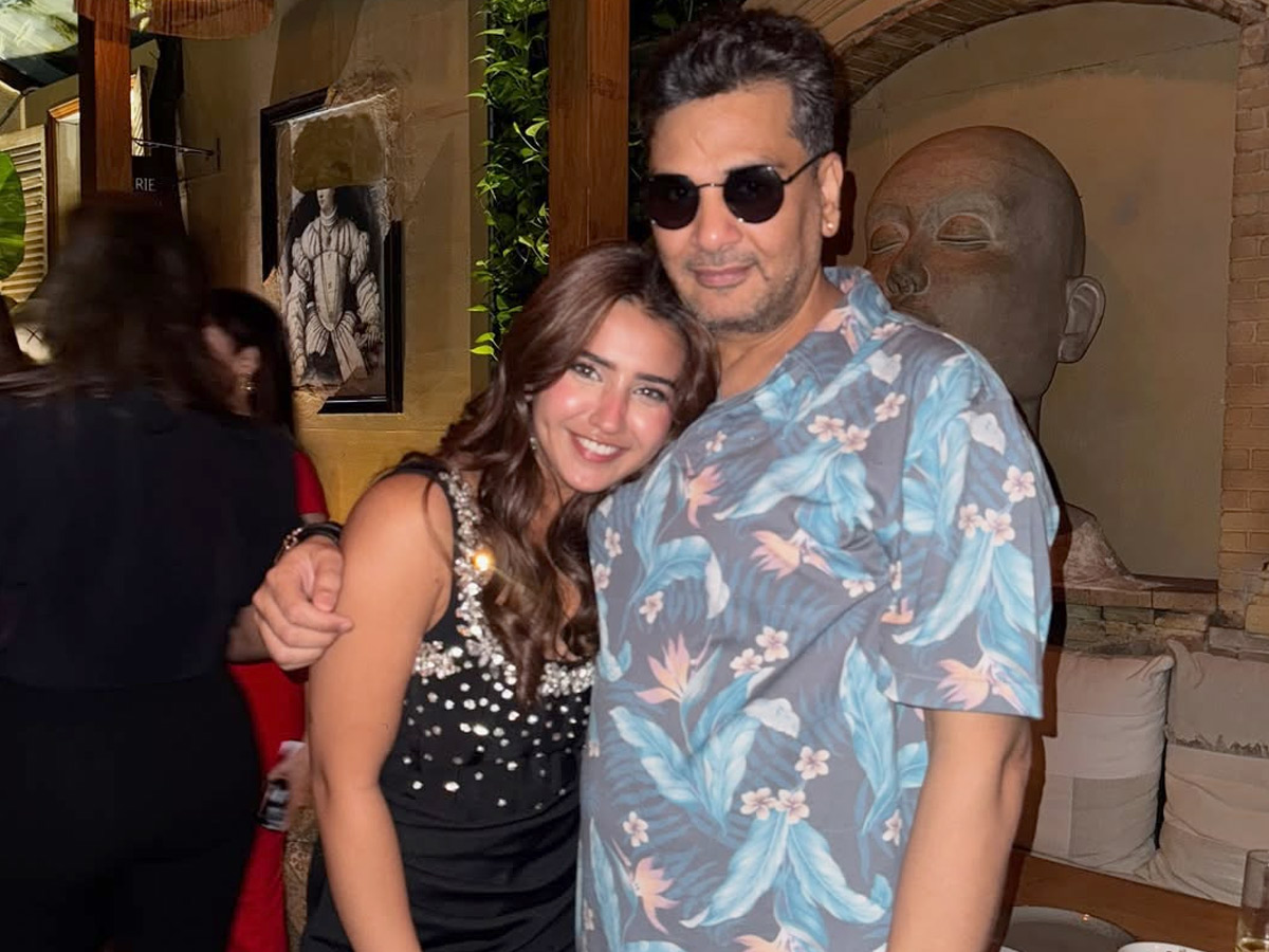 Actress_20Mrunal_20Thakur_20Grand_20Birthday_20Celebrations_20_282_29.jpg 3