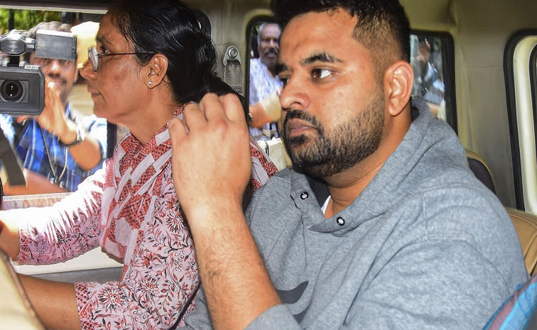 prajwal_20Revanna_20in_20jail.jpg