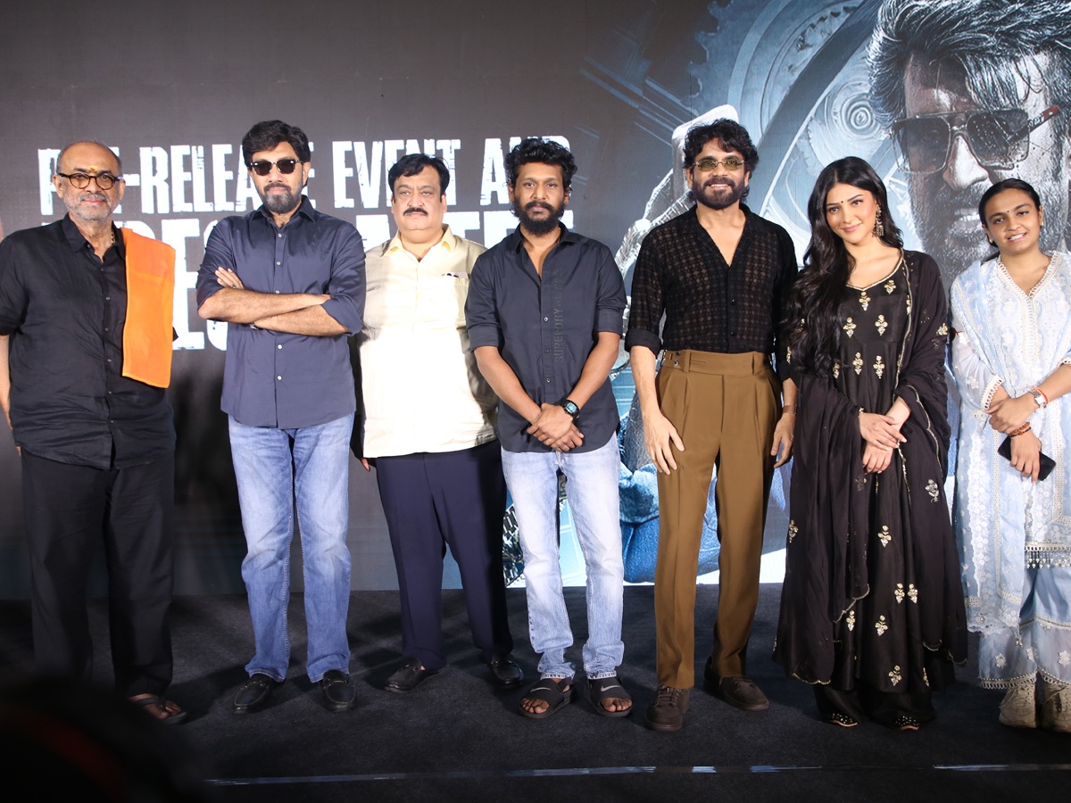 Coolie_20movie_20pre_20release_20event_20in_20hyd11.jpg 12