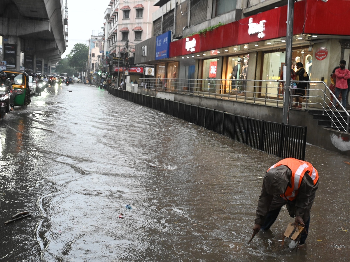 Rains_20in_20Hyd10_0.jpg 11