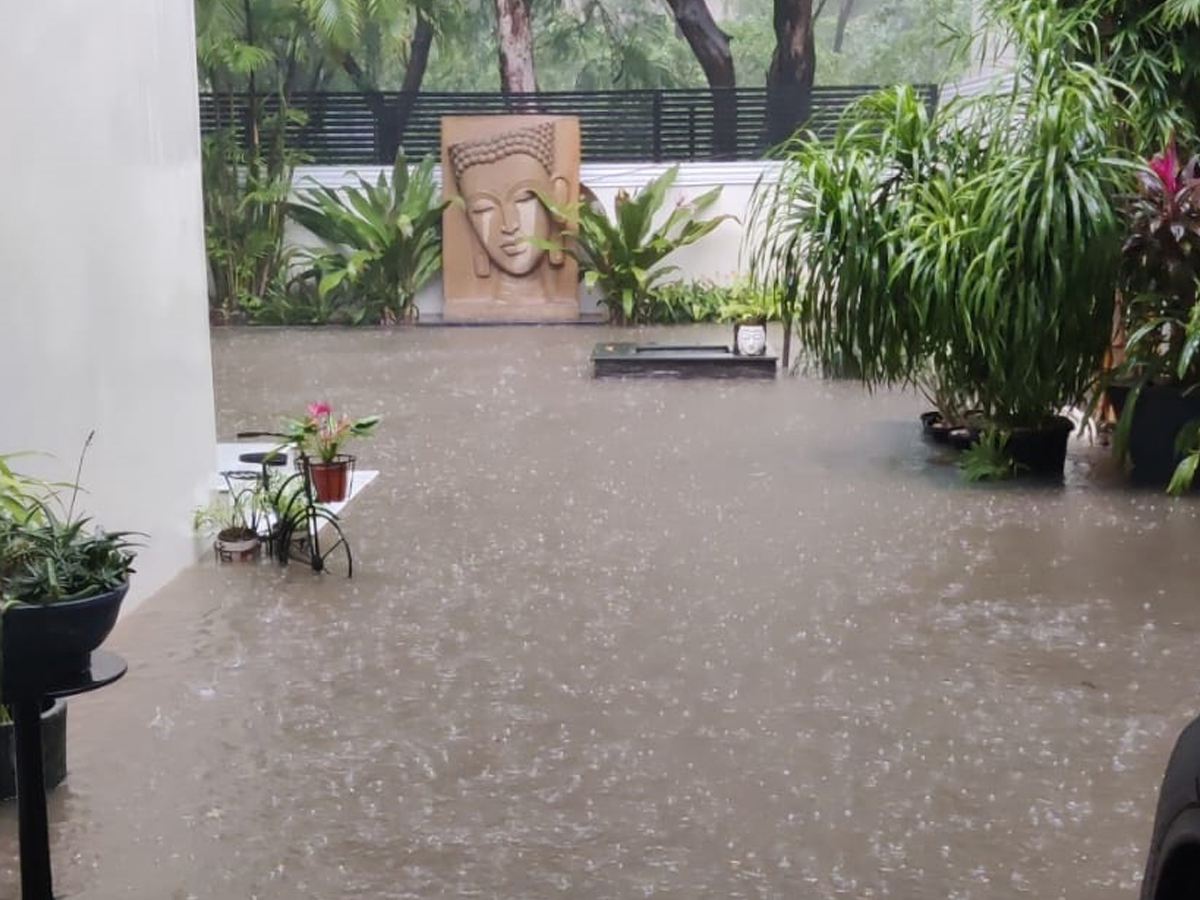Rains_20in_20Hyd14_0.jpg 15