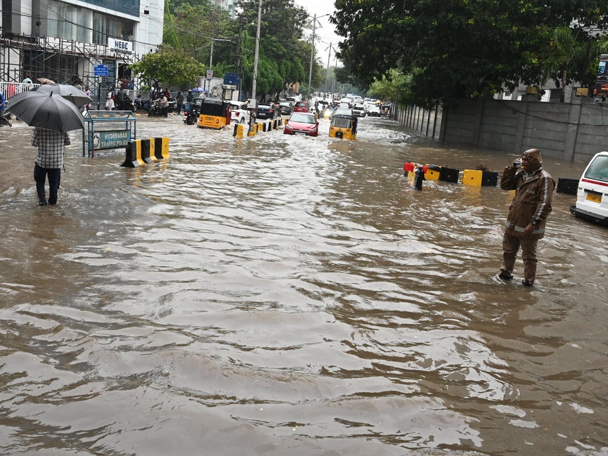 Rains_20in_20Hyd15_0.jpg 16