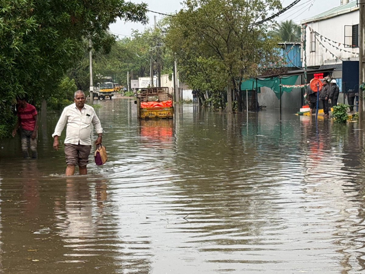 Rains_20in_20Hyd3_0.jpg 4