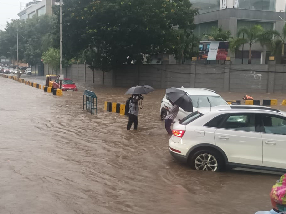 Rains_20in_20Hyd7_0.jpg 8