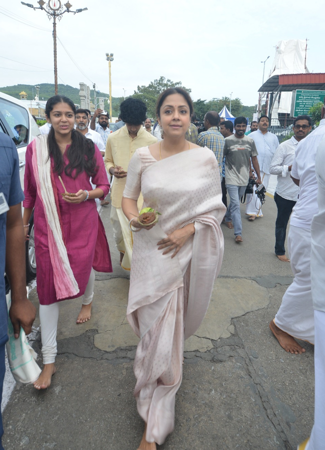 surya_20family_20at_20tirumala10.jpg 11