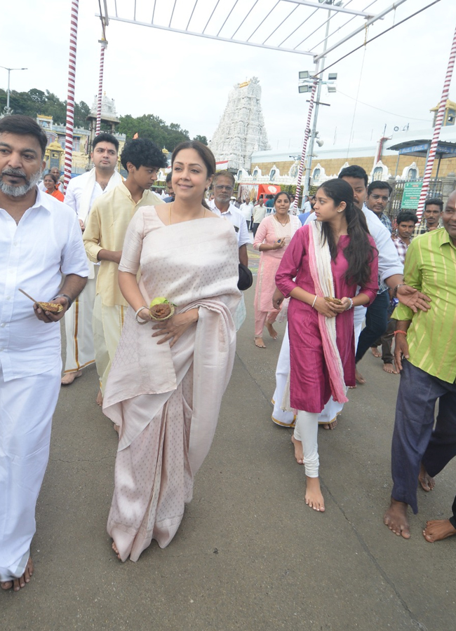 surya_20family_20at_20tirumala15.jpg 16