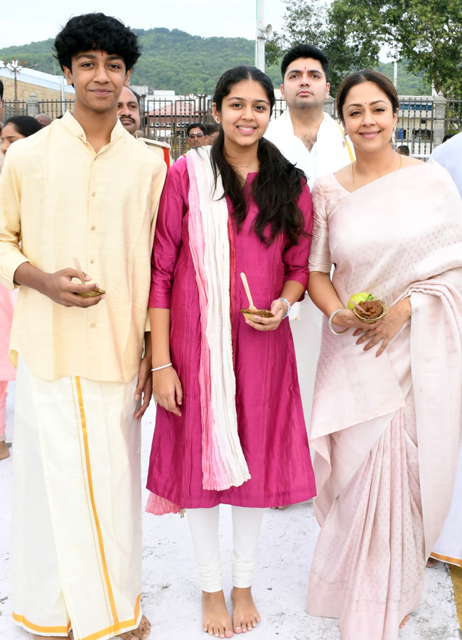 surya_20family_20at_20tirumala2.jpg 3