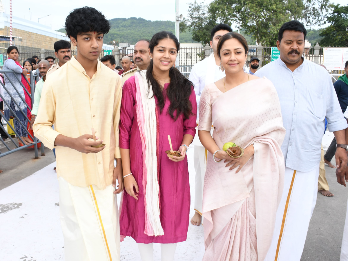 surya_20family_20at_20tirumala3.jpg 4