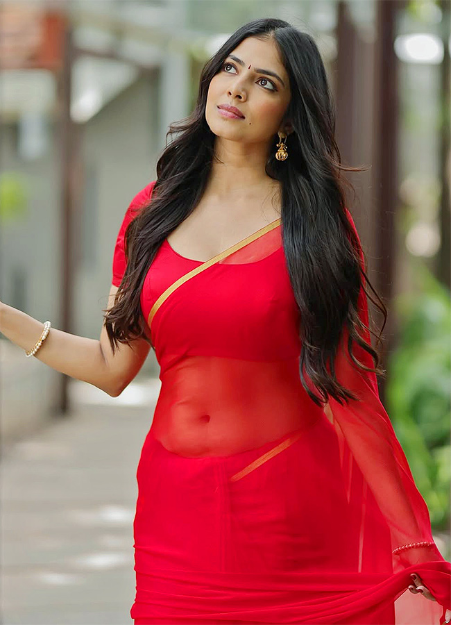 Actress_20Malavika_20Mohanan_20Birthday_20Special_20Photos__20_2818_29.jpg 18