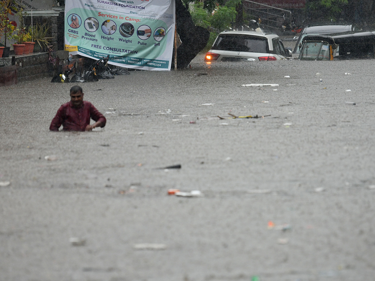 Hyderabad_20Rains_20_20Heavy_20Rain_20Lashes_20Hyderabad__20_2817_29.jpg 17
