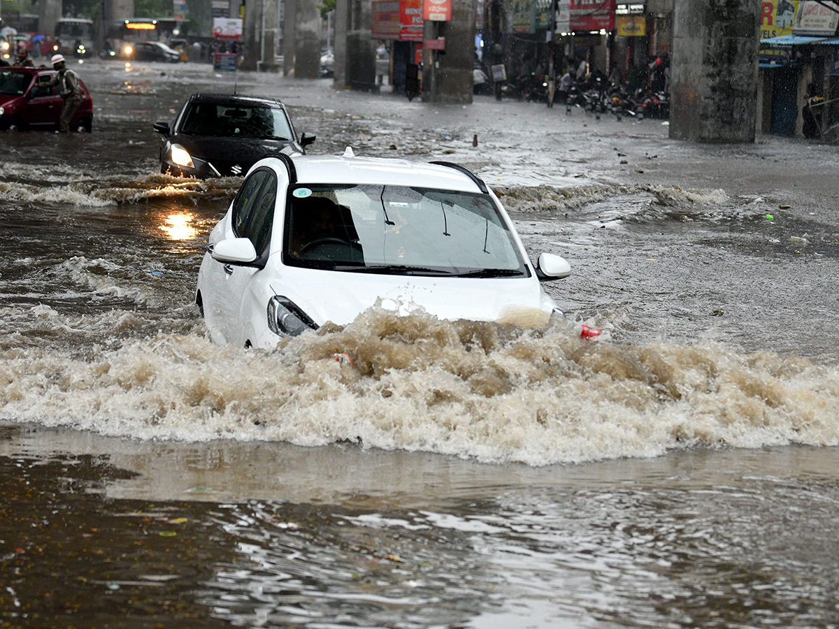 Hyderabad_20Rains_20_20Heavy_20Rain_20Lashes_20Hyderabad__20_2818_29.jpg 18