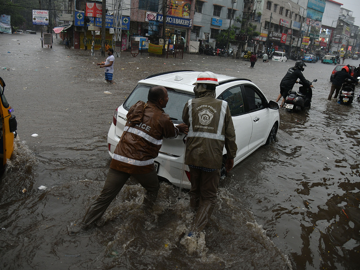 Hyderabad_20Rains_20_20Heavy_20Rain_20Lashes_20Hyderabad__20_2819_29.jpg 19