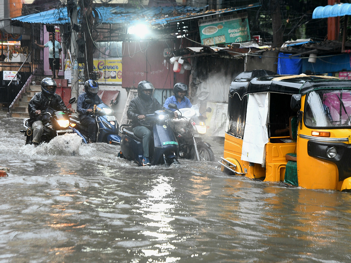 Hyderabad_20Rains_20_20Heavy_20Rain_20Lashes_20Hyderabad__20_2820_29.jpg 20