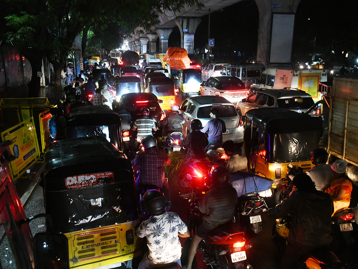 Hyderabad_20Rains_20_20Heavy_20Rain_20Lashes_20Hyderabad__20_2824_29.jpg 24