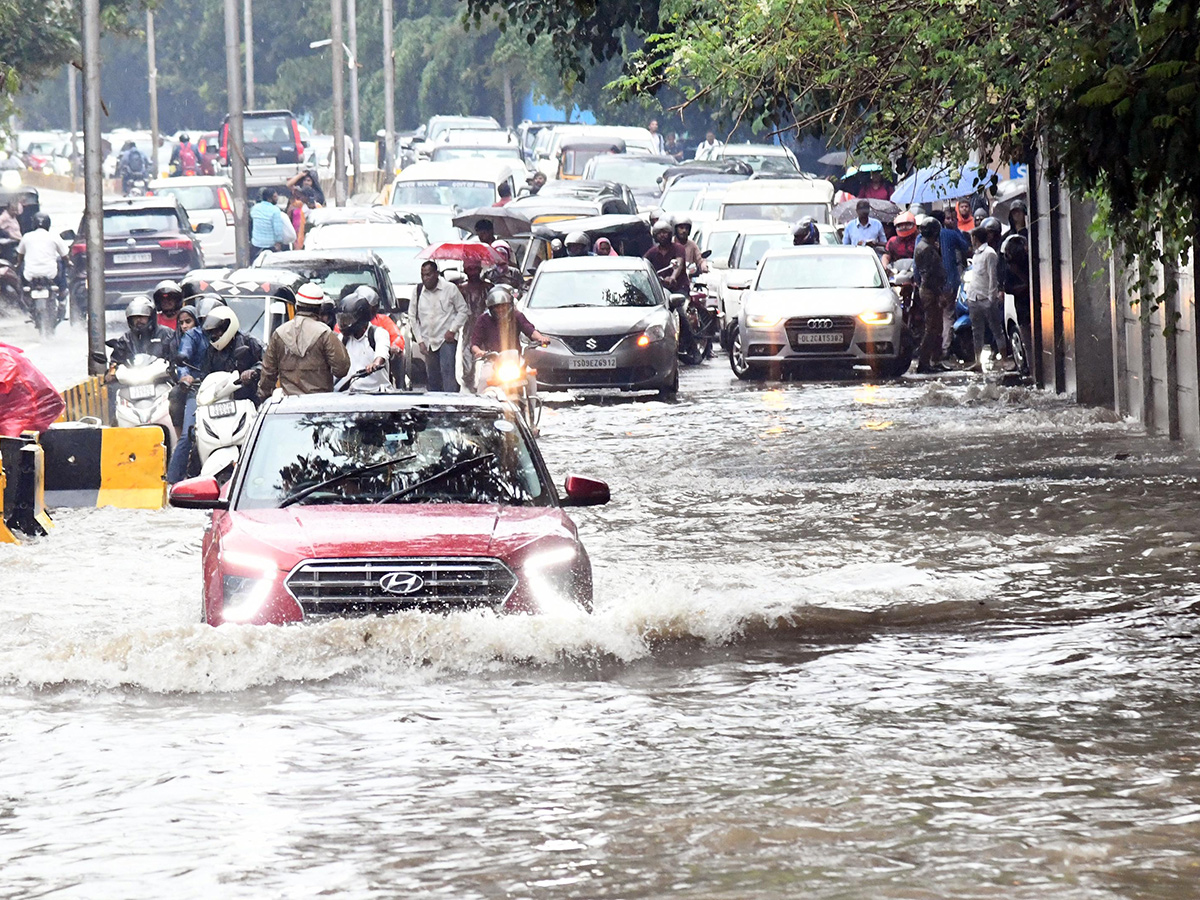 Hyderabad_20Rains_20_20Heavy_20Rain_20Lashes_20Hyderabad__20_2825_29.jpg 25