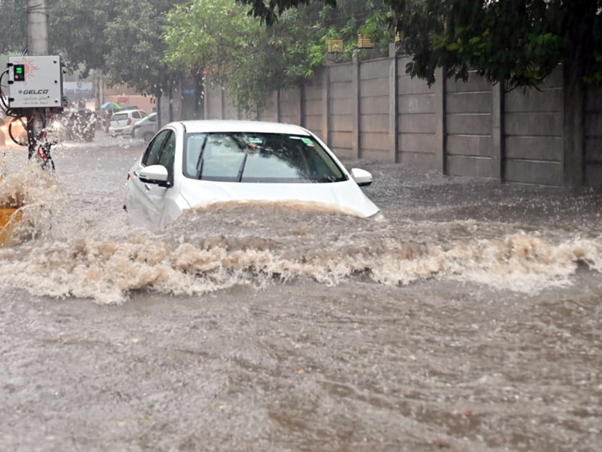 Hyderabad_20Rains_20_20Heavy_20Rain_20Lashes_20Hyderabad__20_2828_29.jpg 28