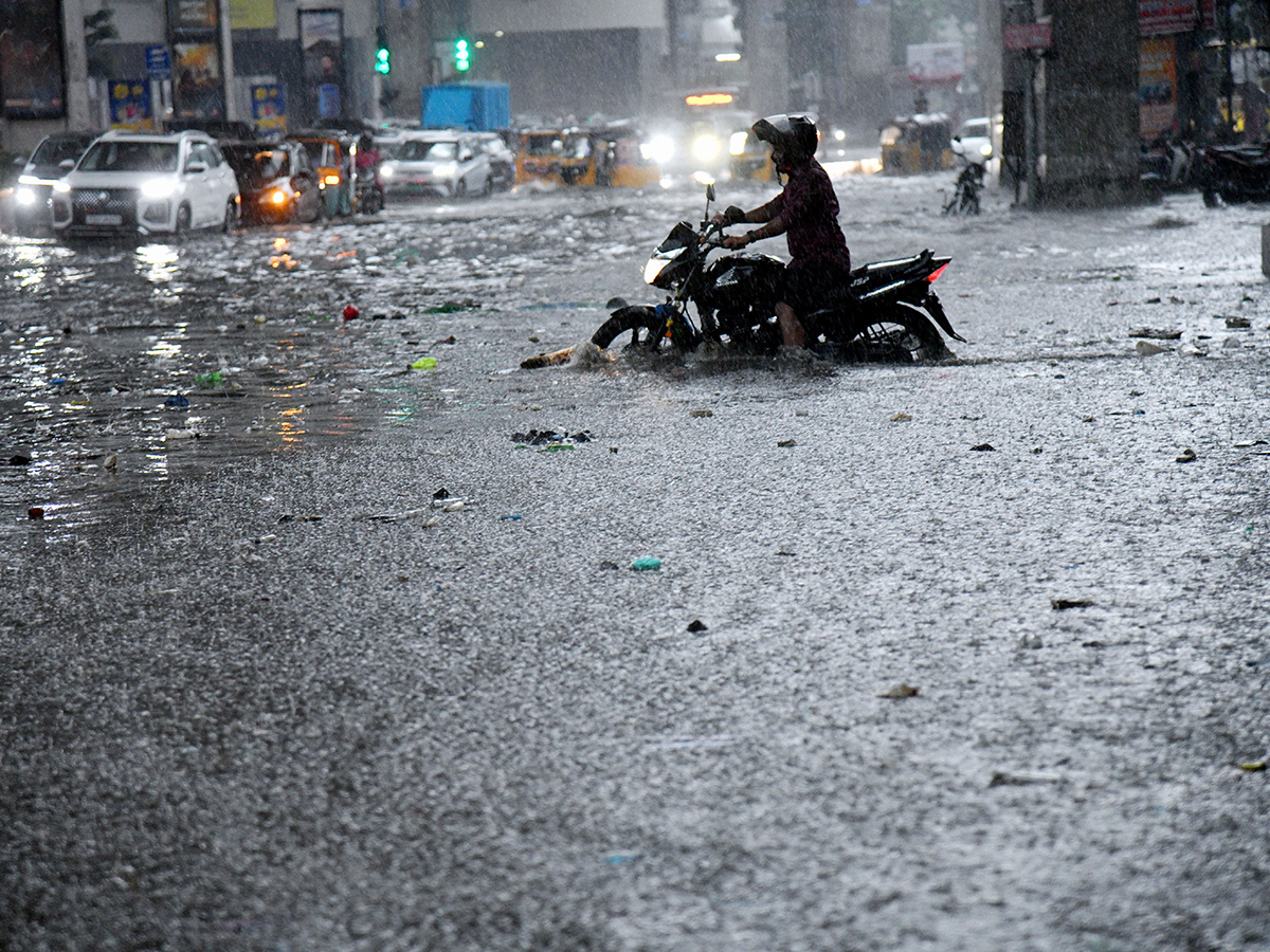 Hyderabad_20Rains_20_20Heavy_20Rain_20Lashes_20Hyderabad__20_282_29.jpg 2