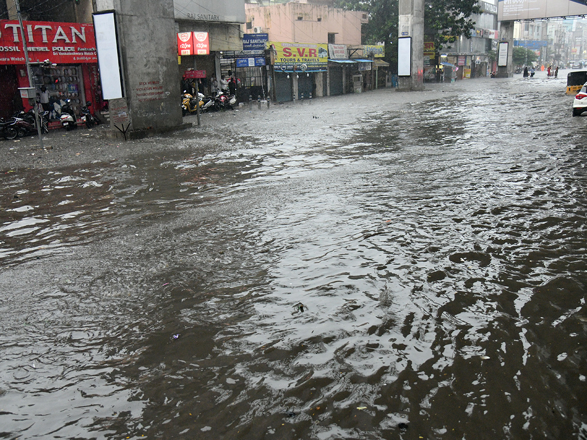 Hyderabad_20Rains_20_20Heavy_20Rain_20Lashes_20Hyderabad__20_285_29.jpg 5