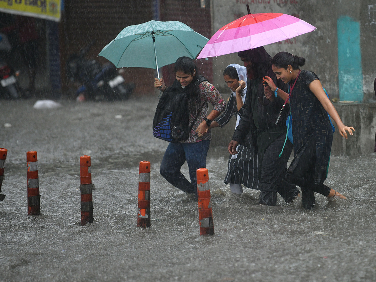 Hyderabad_20Rains_20_20Heavy_20Rain_20Lashes_20Hyderabad__20_289_29.jpg 9