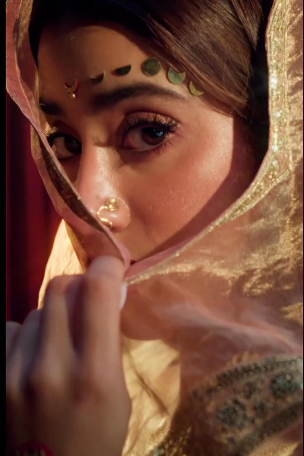 Actress_20Janhvi_20Kapoor_20looks_20In_20bride_20for_20Masaba_20Guptas_20New_20collection_20Photos_20_282_29.jpg 3
