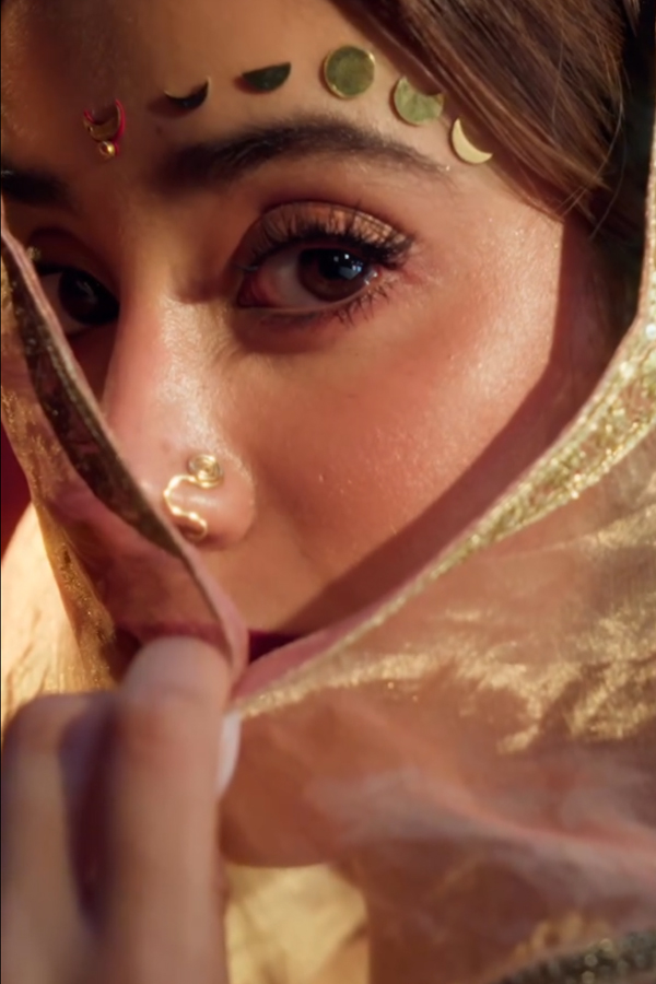 Actress_20Janhvi_20Kapoor_20looks_20In_20bride_20for_20Masaba_20Guptas_20New_20collection_20Photos_20_283_29.jpg 4