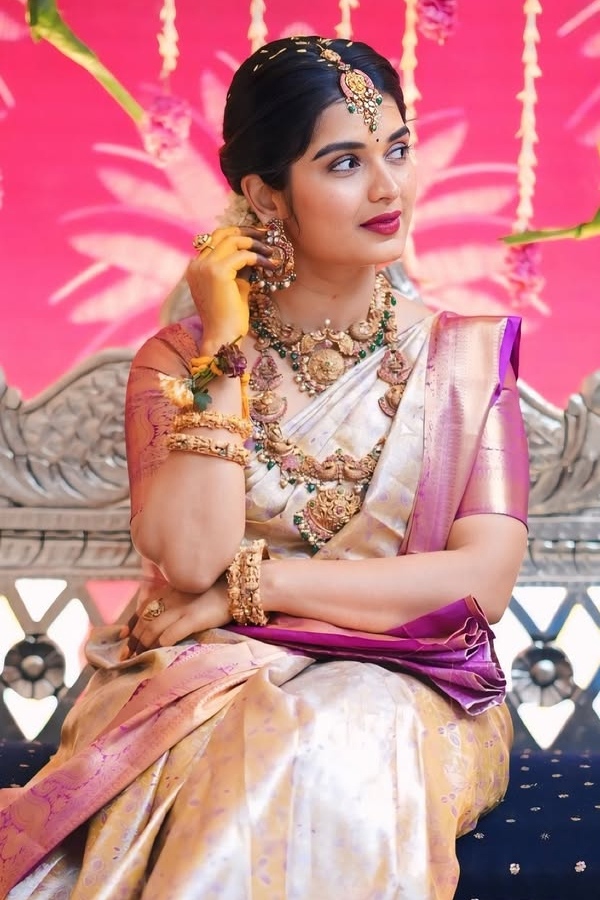 Bigg_20BOss_20Fame_20Priyanka_20Jain_20Participated_20In_20Varalakshmi_20Vratham_20pooja_20Photos_20_2813_29.jpg 13