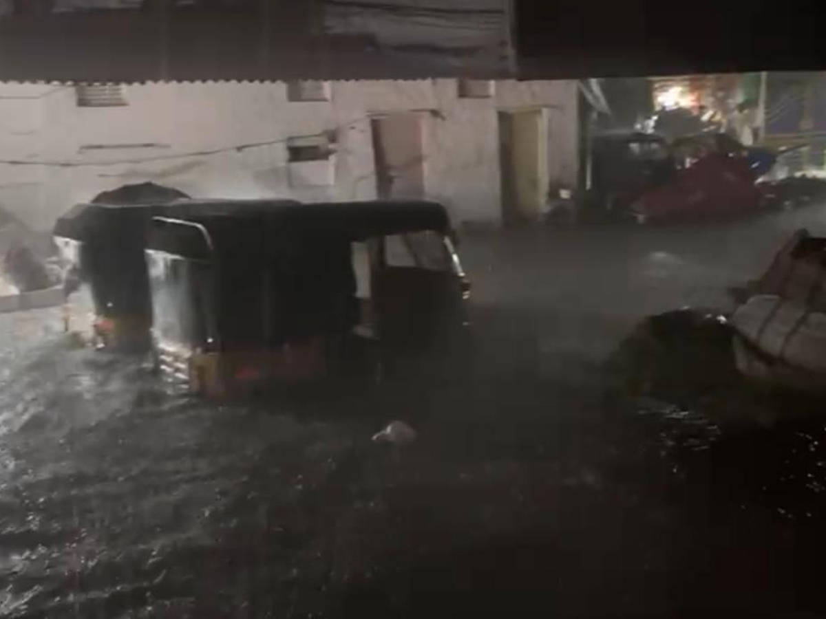 Rains_20in_20HYD14.jpg 16