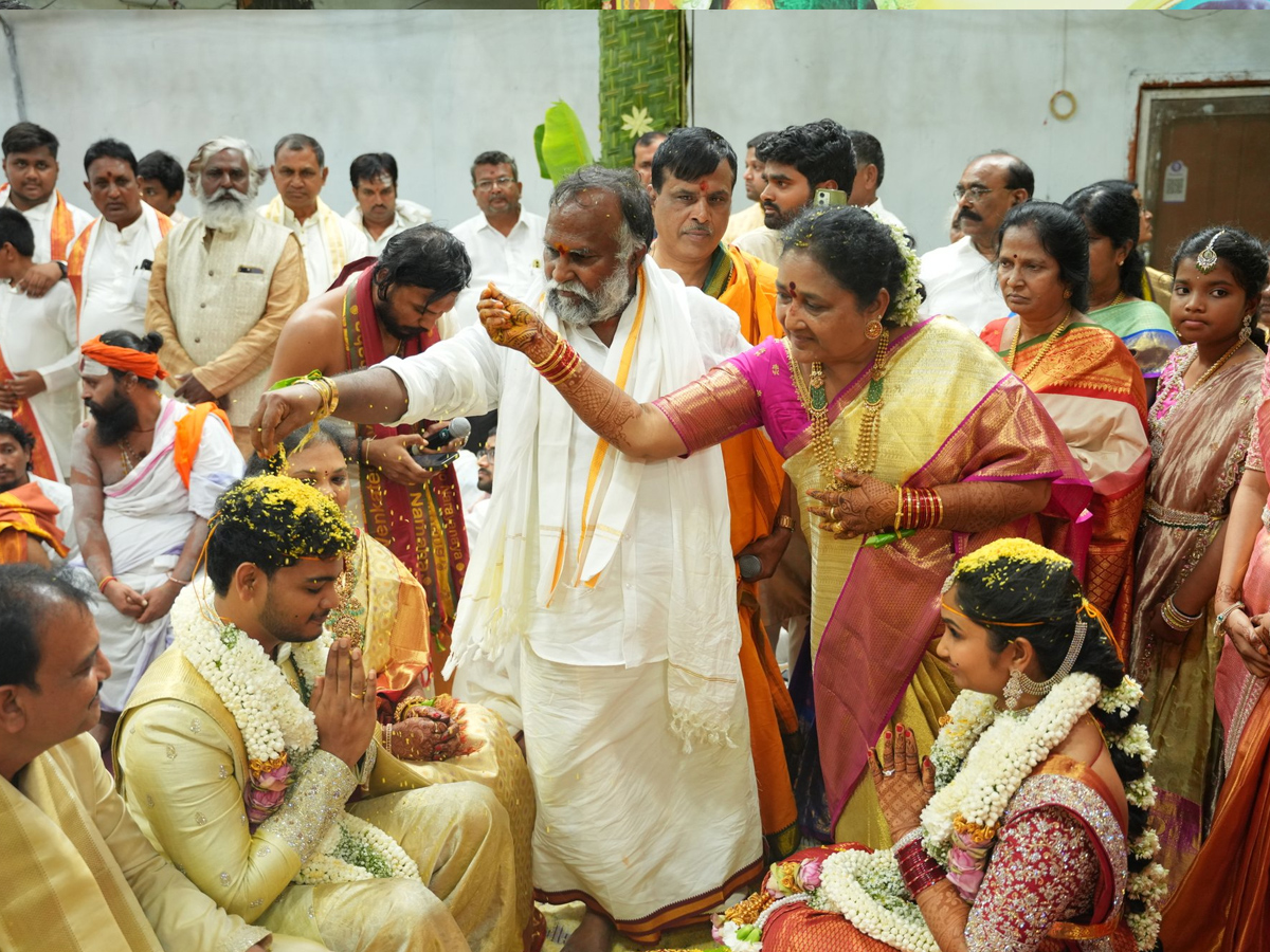 Grand_20MLA_20Jagga_20Reddy_20Daughter_20Marriage_20Photos_20_2815_29.jpg 16