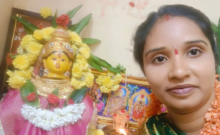 Varalakshmi_20Vratham_202025_20Selfie_20With_20Pooja_20Decoration_20Photos_20_281_29.jpg 1