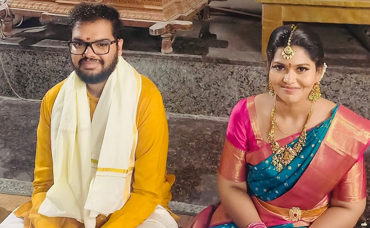 singer-rohit-engagement.jpg