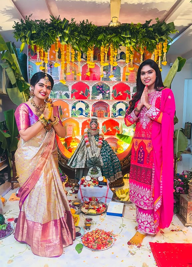 varalakshmi_20vratham_20actress12.jpg 13