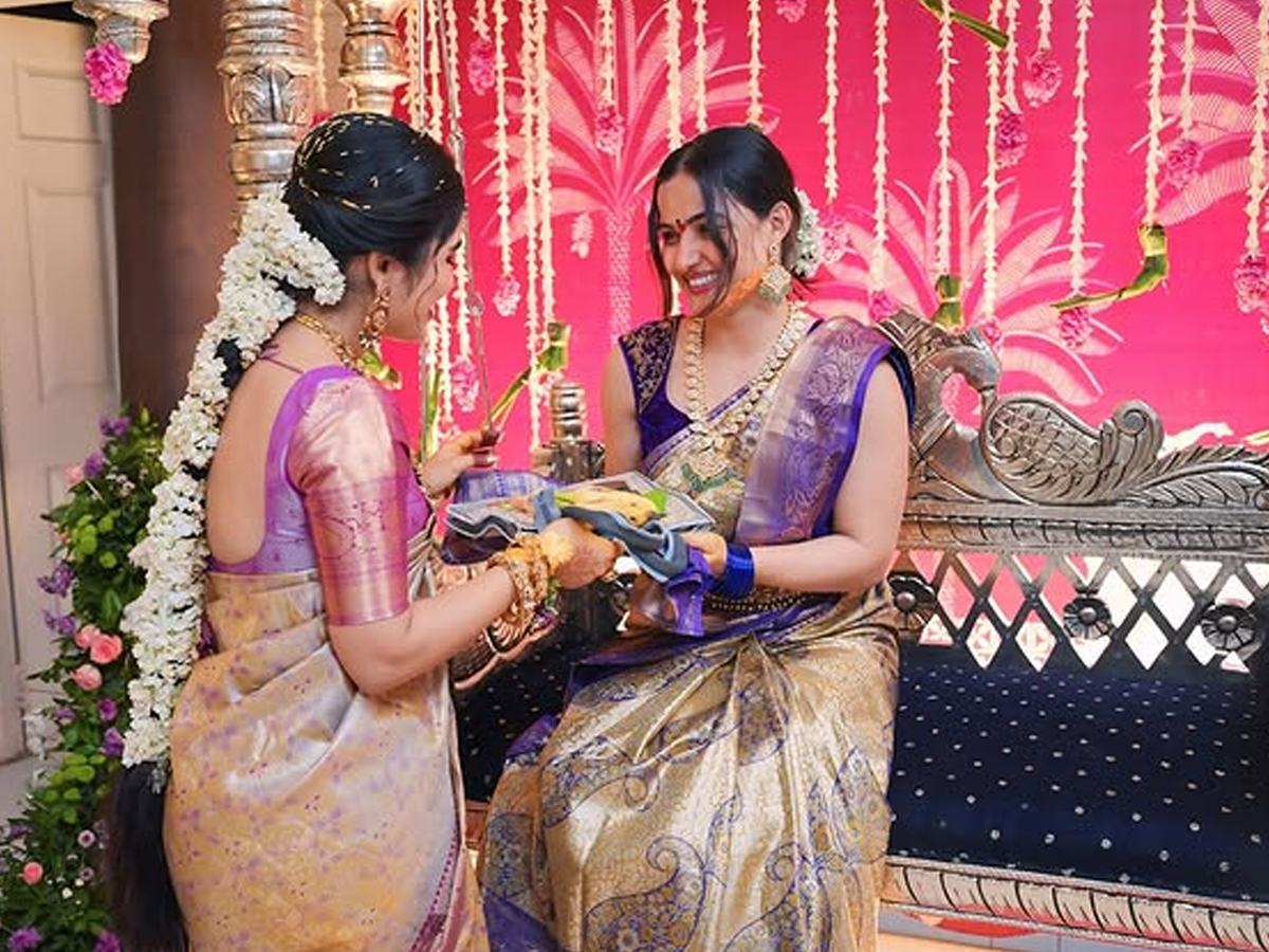 varalakshmi_20vratham_20actress15.jpg 16