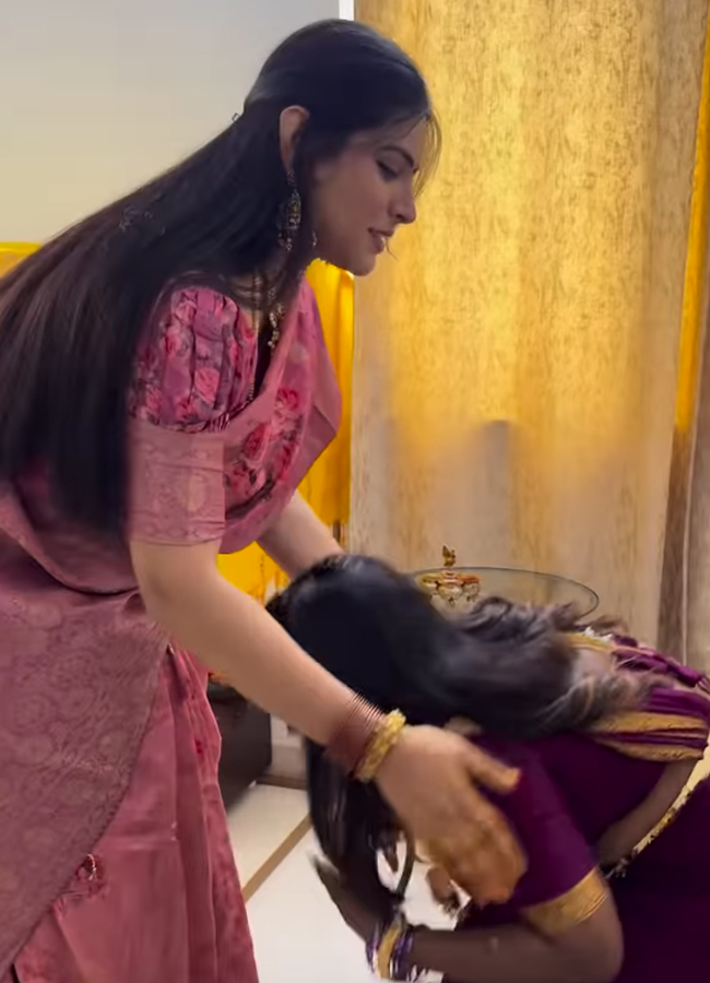 varalakshmi_20vratham_20actress17.jpg 18