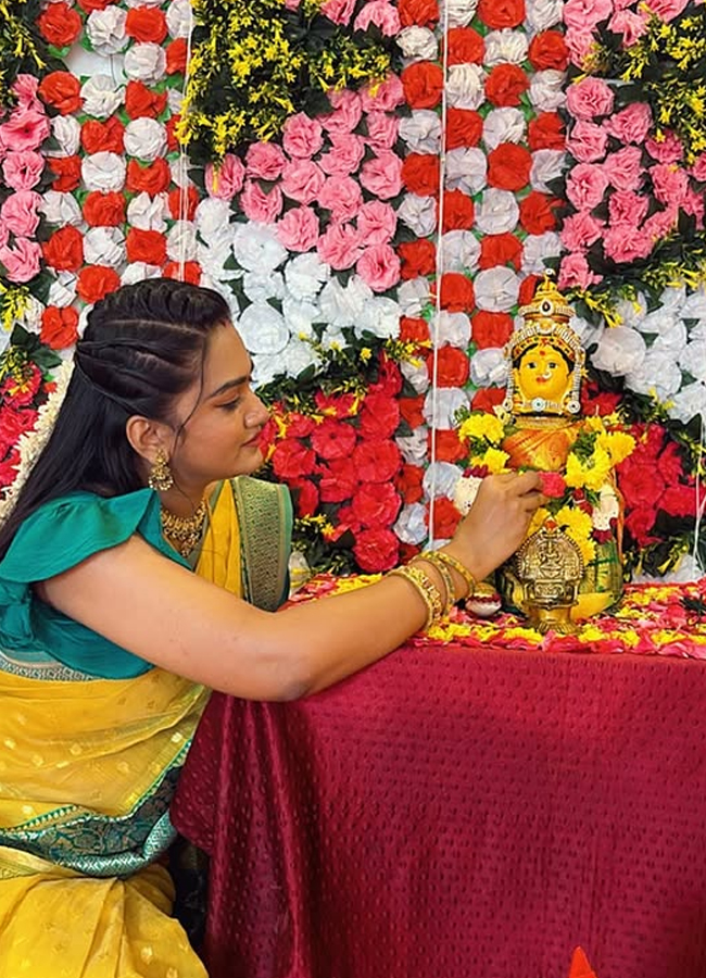 varalakshmi_20vratham_20actress3.jpg 4