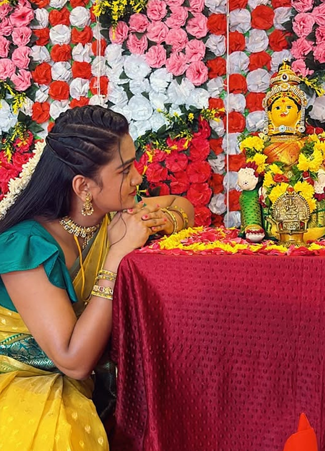 varalakshmi_20vratham_20actress4.jpg 5