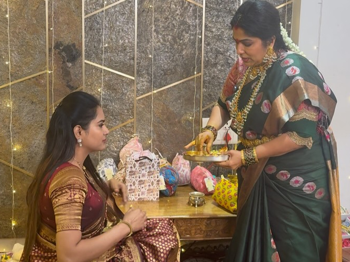 varalakshmi_20vratham_20actress9.jpg 10