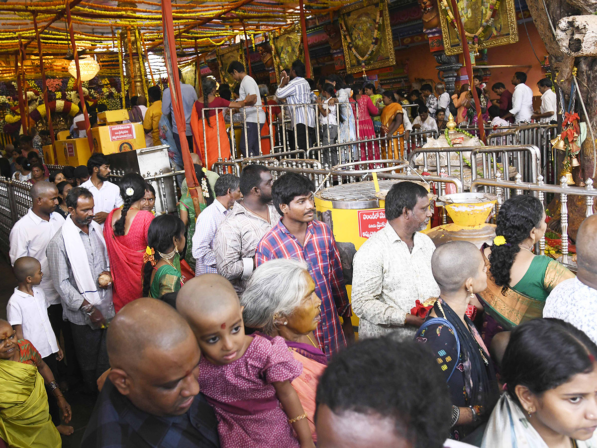 Devotee_20Rush_20at_20Durga_20Temple_20Vijayawada__20_2815_29.jpg 15