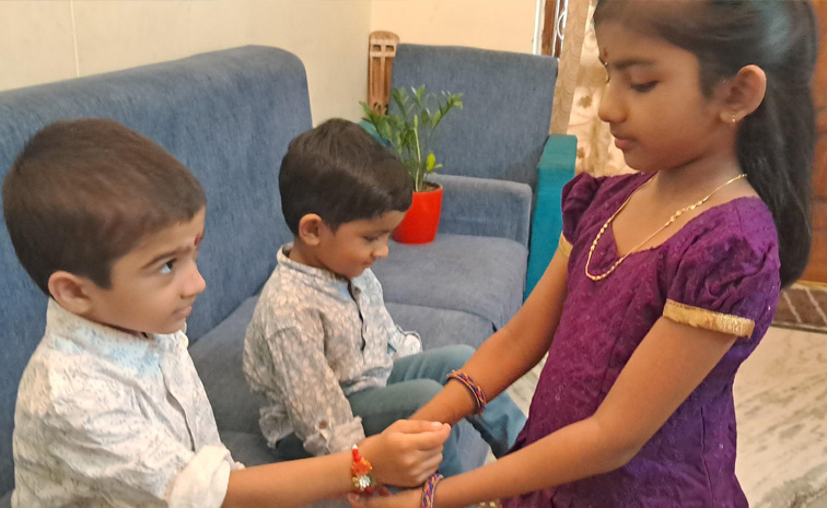 Raksha_20Bandhan_202025_20Photos_20Of_20Sibling_20Celebrations_20_281_29.jpg 1