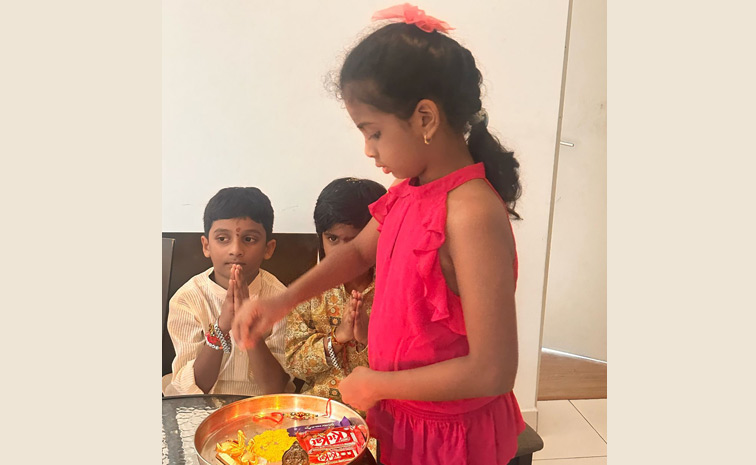 Raksha_20Bandhan_202025_20Photos_20Of_20Sibling_20Celebrations_20_283_29.jpg 3