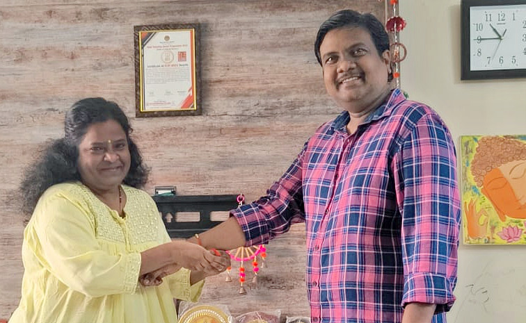 Raksha_20Bandhan_202025_20Photos_20Of_20Sibling_20Celebrations_20_284_29.jpg 4