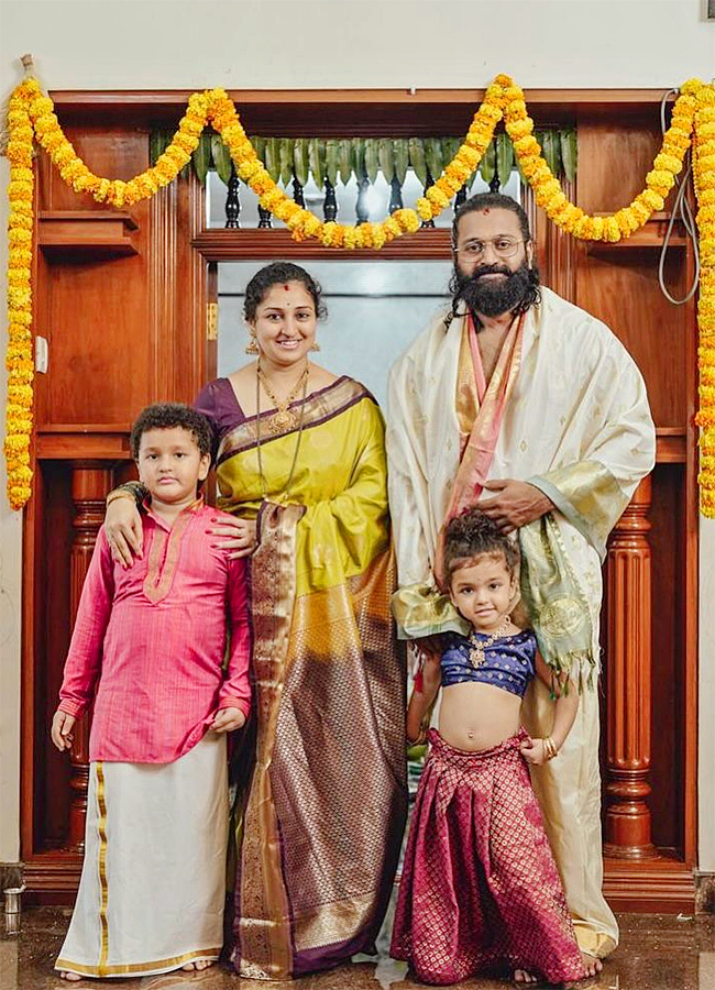 Upendra_20Rao_20and_20Rishab_20Shetty_20Varalakshmi_20Vratam_20pooja_20Special_20Photos_6.jpg 6