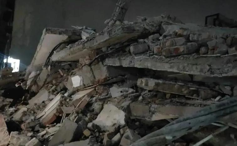 Wall-Collapses-In-Delhi-Jai.jpg