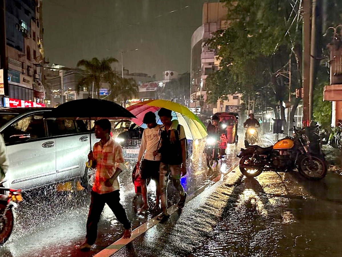 Heavy_20Rain_20in_20Hyderabad_20LIVE_20Updates_20_2815_29.jpg 15