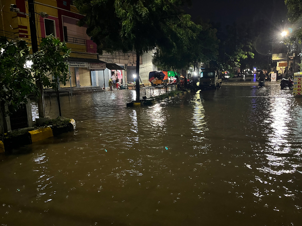Heavy_20Rain_20in_20Hyderabad_20LIVE_20Updates_20_2824_29.jpg 24