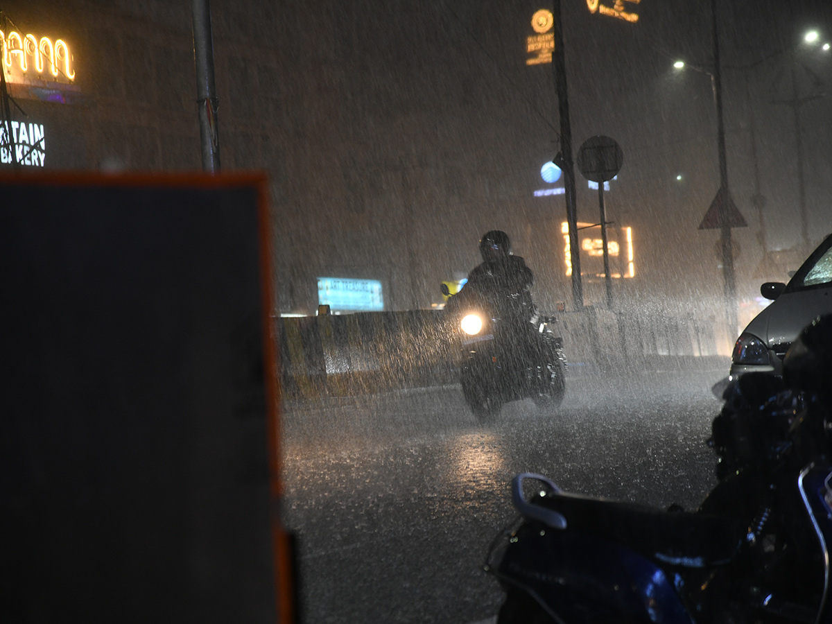 Heavy_20Rain_20in_20Hyderabad_20LIVE_20Updates_20_2825_29.jpg 25