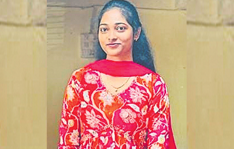 rakhee.jpg