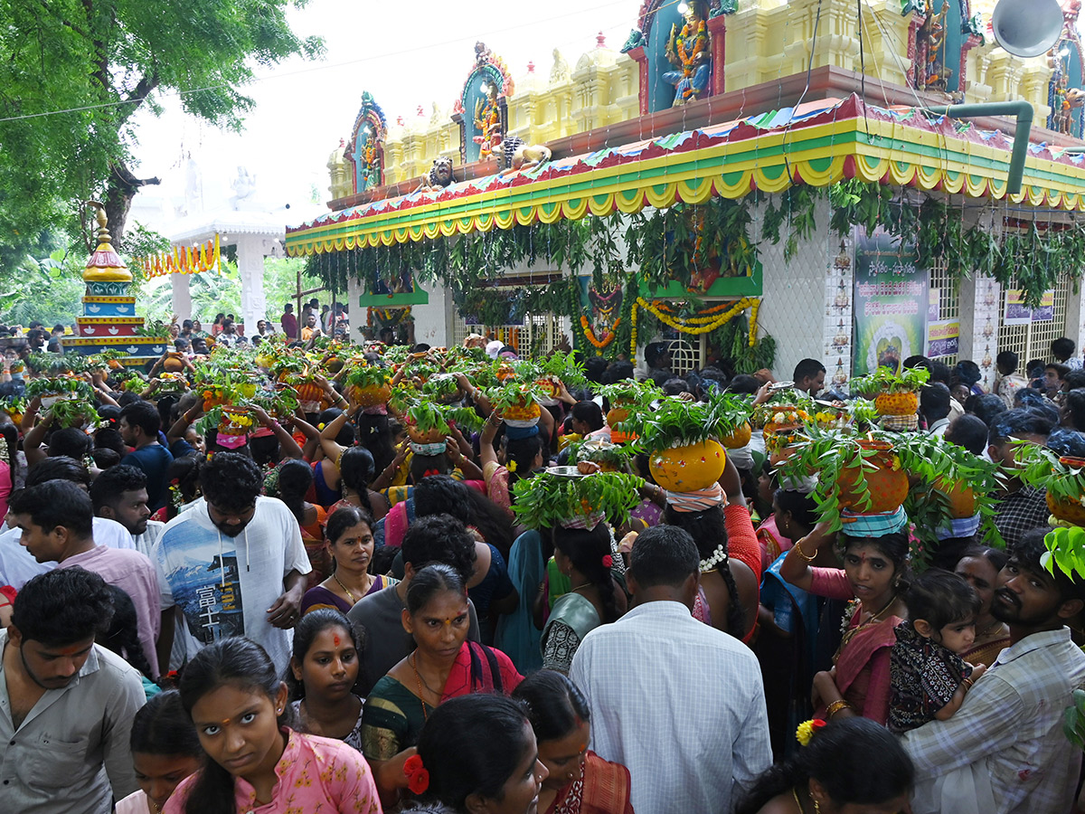 Devotional_20_20Sravanamasam_20Bonalu_202025_20at_20Nalgonda_20Photos__20_2813_29.jpg 13