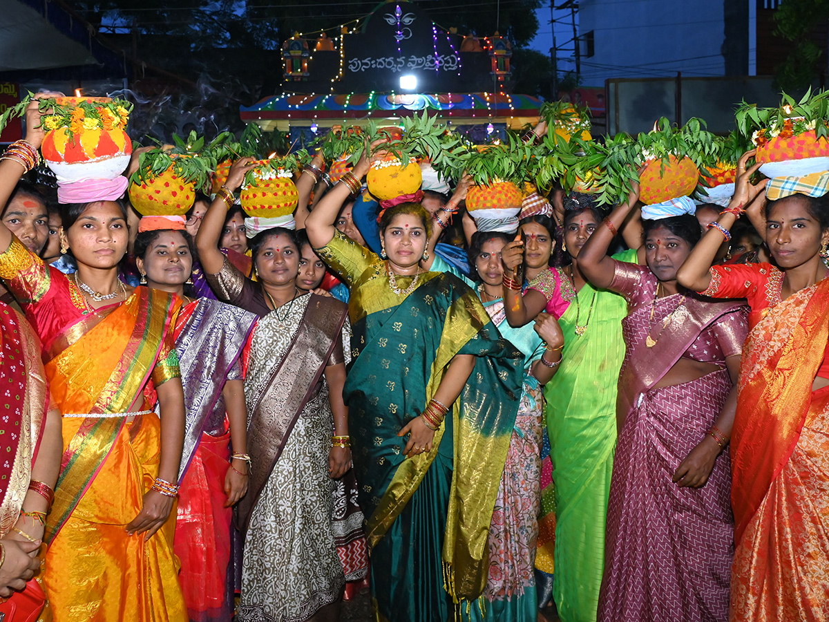Devotional_20_20Sravanamasam_20Bonalu_202025_20at_20Nalgonda_20Photos__20_286_29.jpg 6