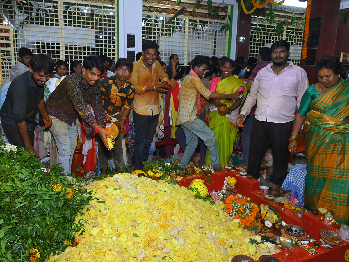 Devotional_20_20Sravanamasam_20Bonalu_202025_20at_20Nalgonda_20Photos__20_287_29.jpg 7