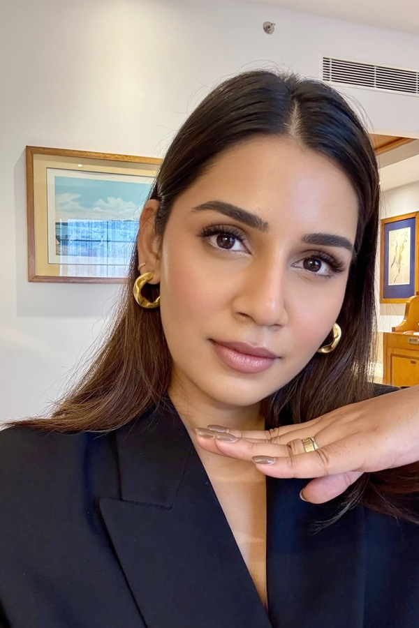 Jasprit_20Bumrah_20wife_20Sanjana_20Is_20ready_20for_20The_20ODI_20World_20Cup-2025_20Photos_20_281_29.jpg 2